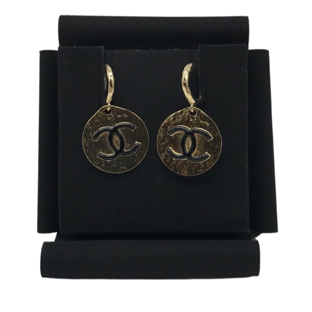 ❤️SOLD❤️Chanel Black And Gold Drop Earrings